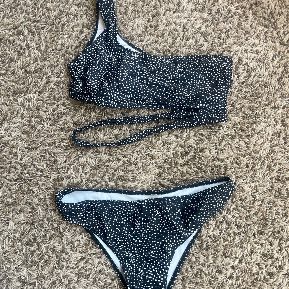 SHEIN Black and White Dotted Swimwear